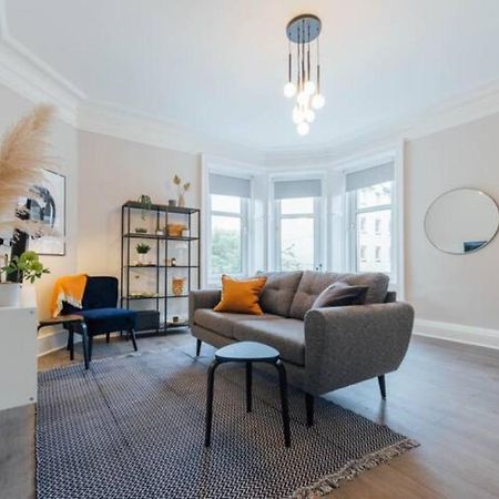 Stylish Stirling Apartment - Free Parking Экстерьер фото