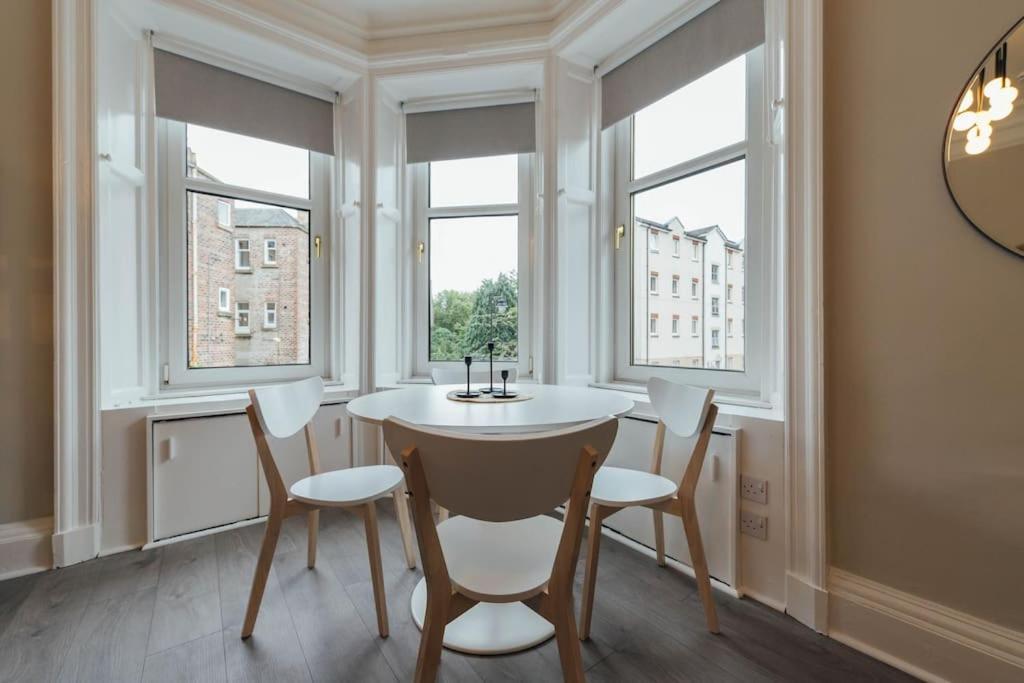 Stylish Stirling Apartment - Free Parking Экстерьер фото
