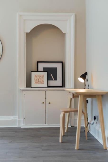 Stylish Stirling Apartment - Free Parking Экстерьер фото