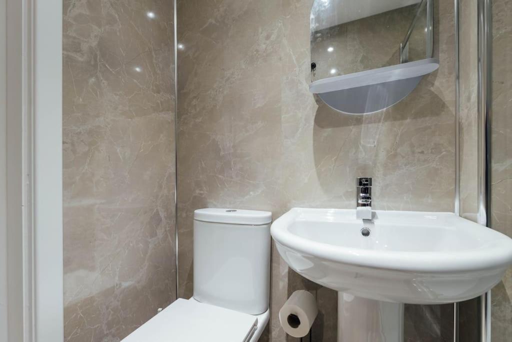 Stylish Stirling Apartment - Free Parking Экстерьер фото