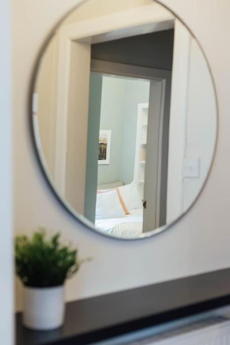 Stylish Stirling Apartment - Free Parking Экстерьер фото